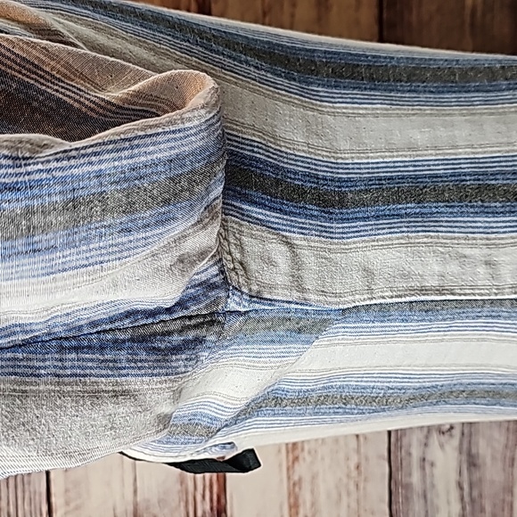 BOSTON TRADERS BLUE LONG ROLL-TAB SLEEVE LINED HOODED BUTTON-UP SHIRT - Picture 7 of 16